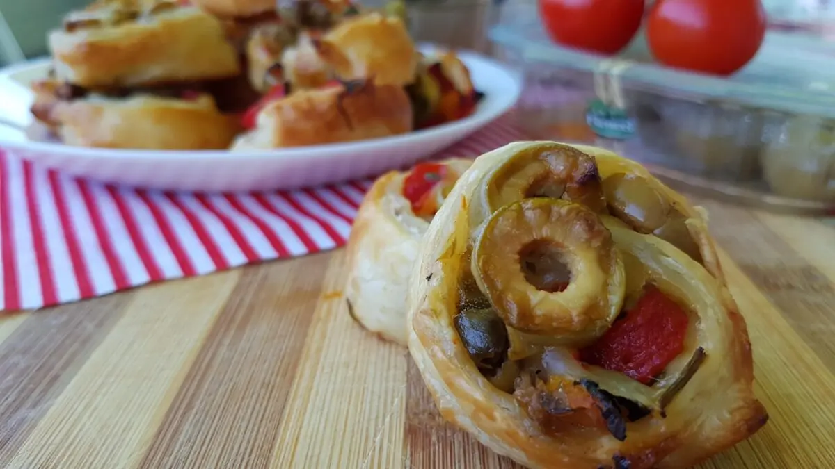 Girelle salate ai peperoni e olive