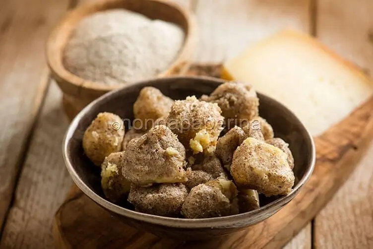 Gli sciatt, delle splendide polpettine al formaggio