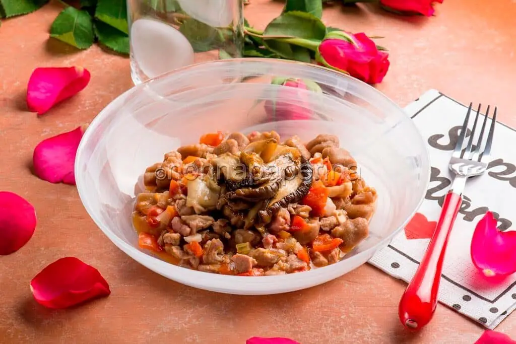 Gnocchetti ossolani con ragù di agnello e lamelle di porcini