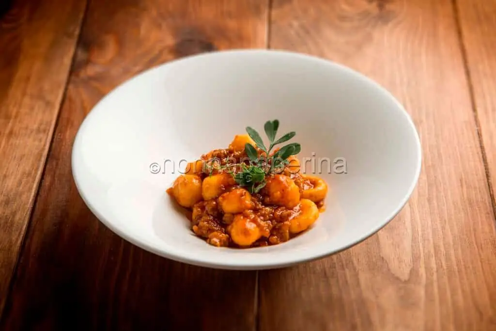 Gnocchi con ragù di coniglio