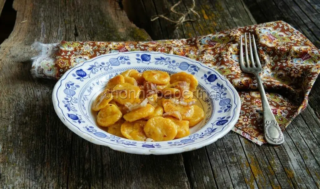 Gnocchi di zucca con fonduta di gorgonzola e noci