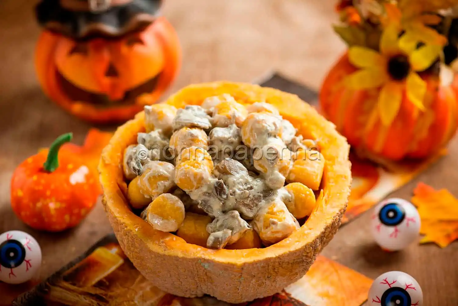 Gnocchi di zucca con i funghi per un Halloween diverso