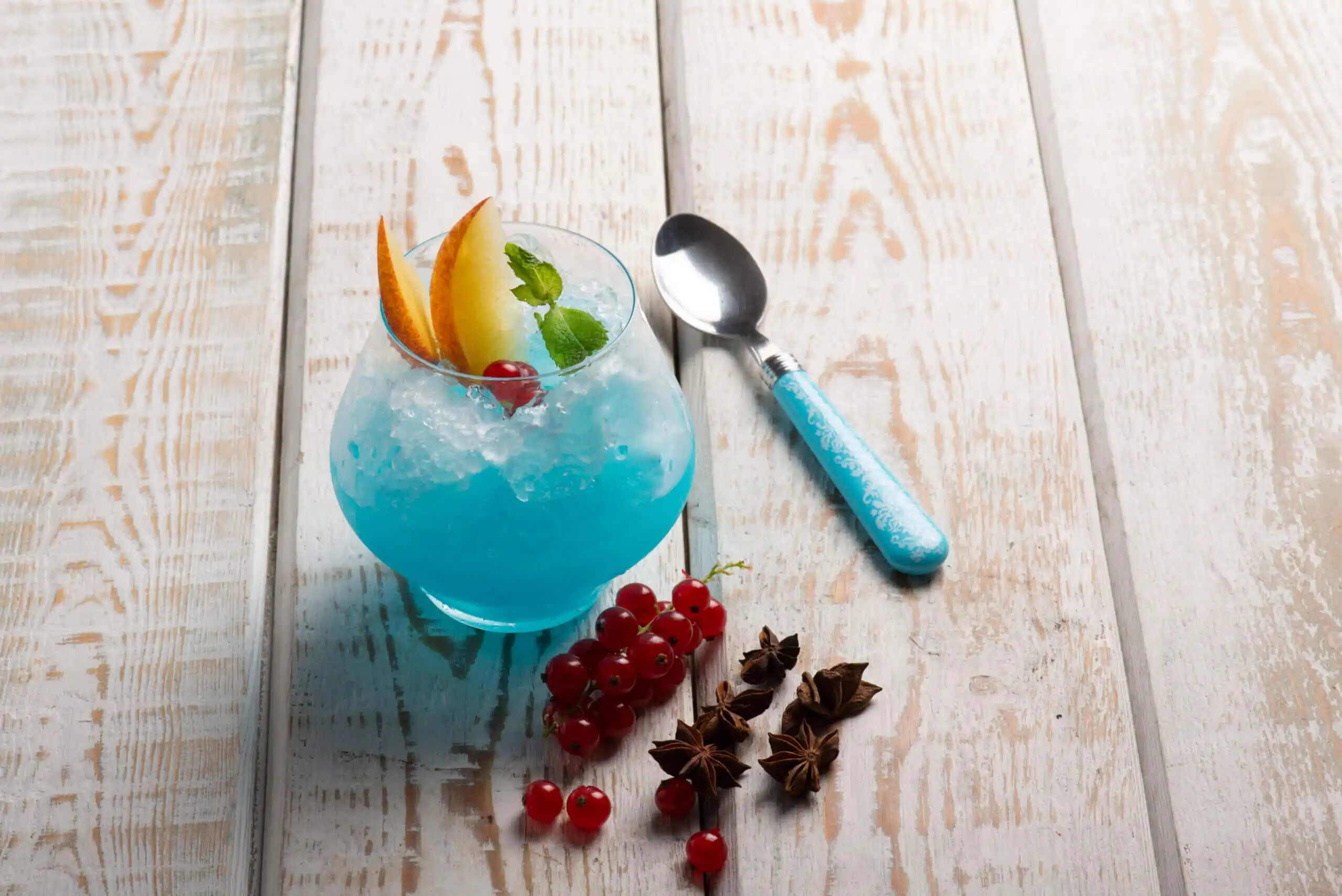 Grattachecca con sciroppo di anice, un dessert rinfrescante
