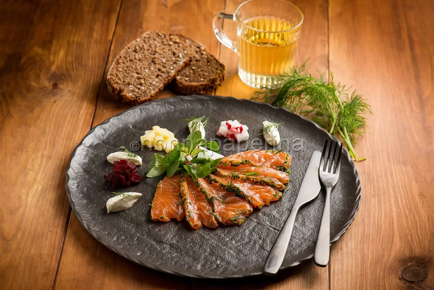 Gravlax, il salmone marinato alla svedese