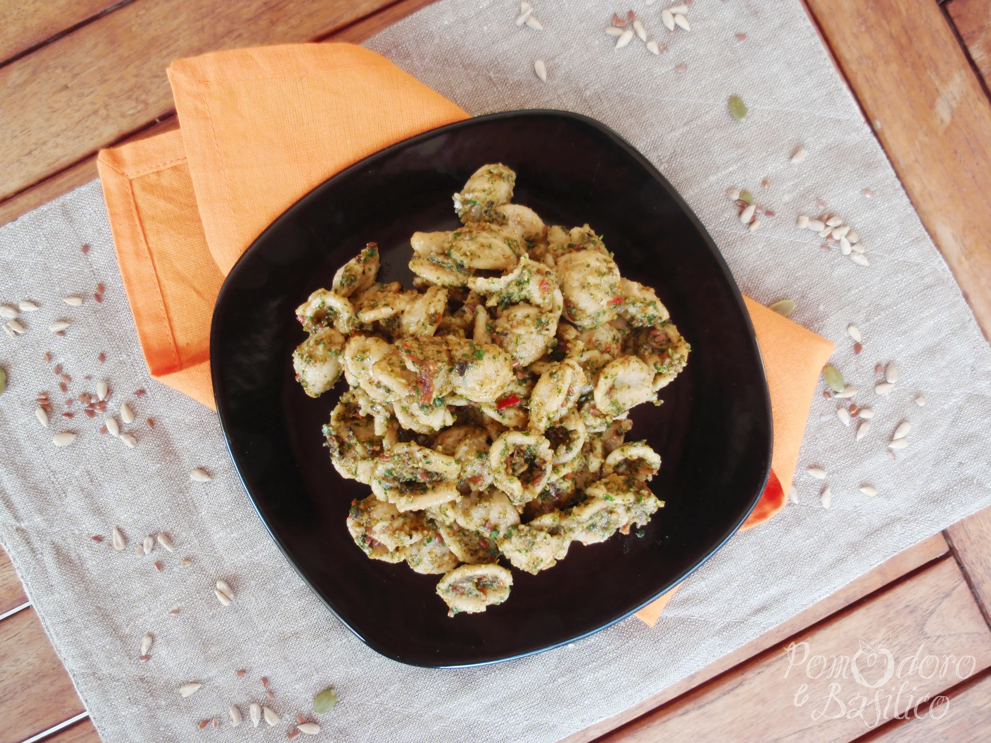 I MINI VIDEO – ORECCHIETTE CON PESTO DI RUCOLA