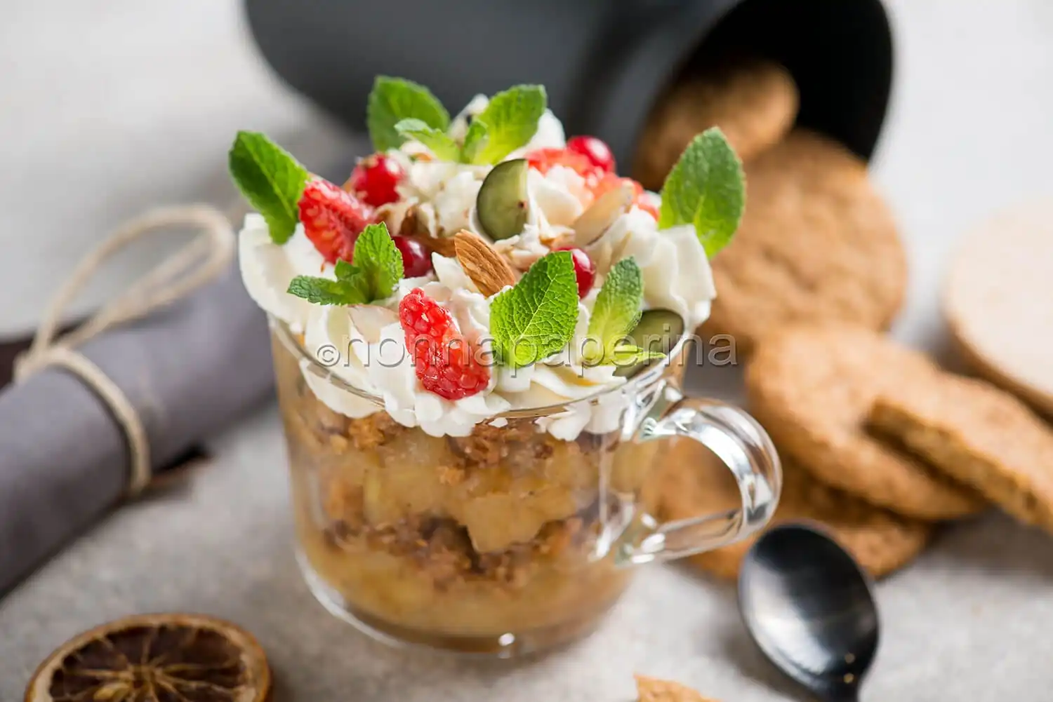 Il tilslorte bondepiker, il dolce norvegese con panna