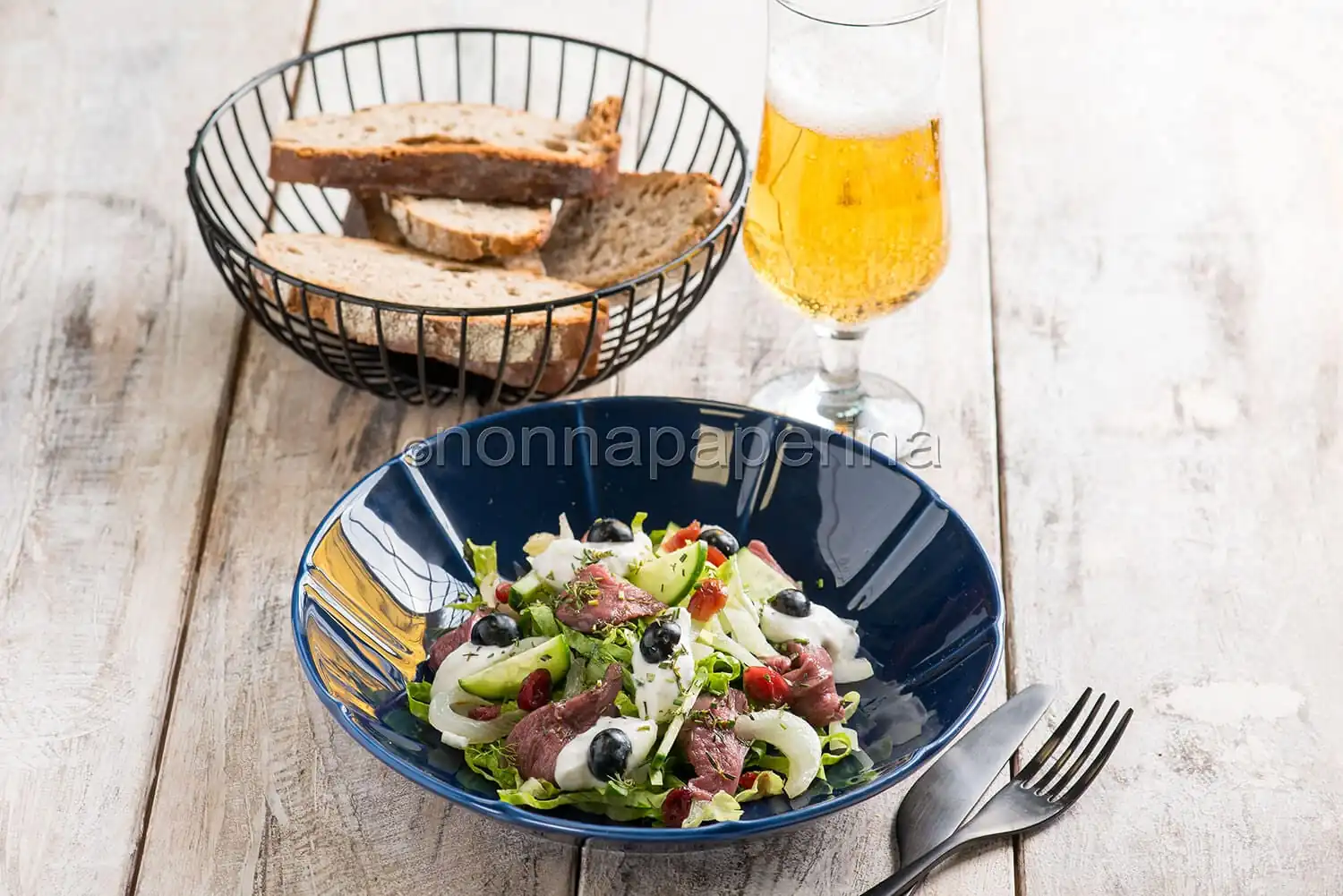 Insalata con arrosto di alce, un secondo intenso e leggero