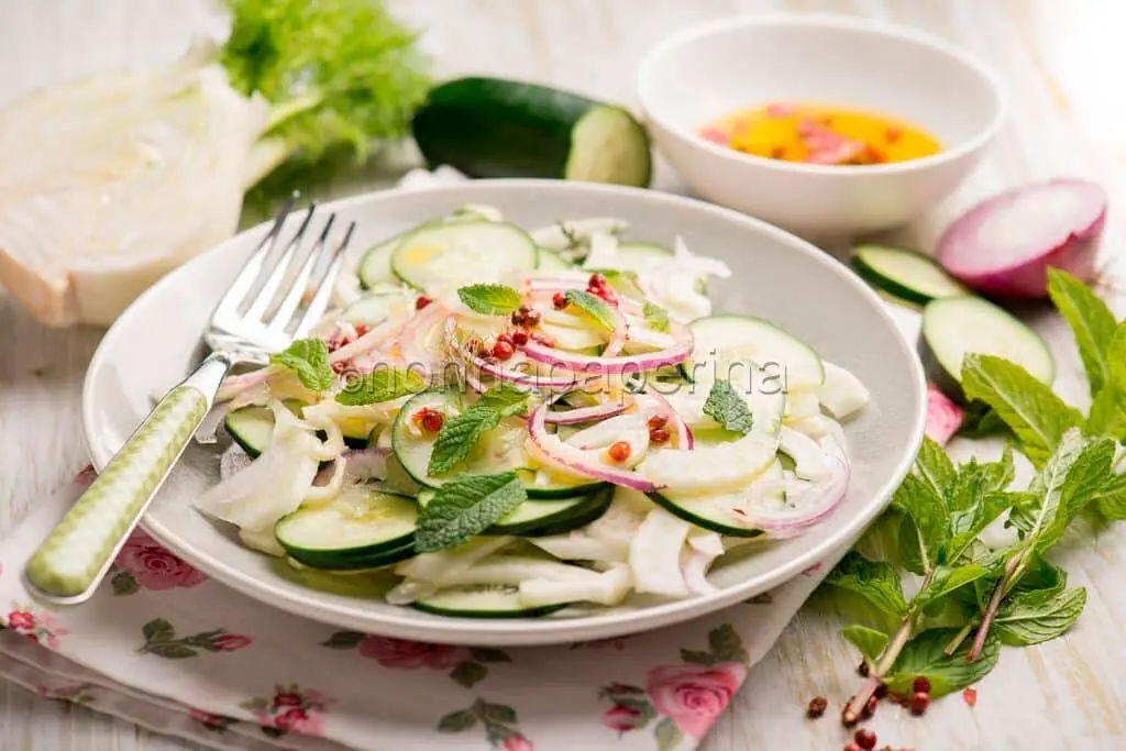 Insalata con cetrioli e finocchi, un mix di vitamine