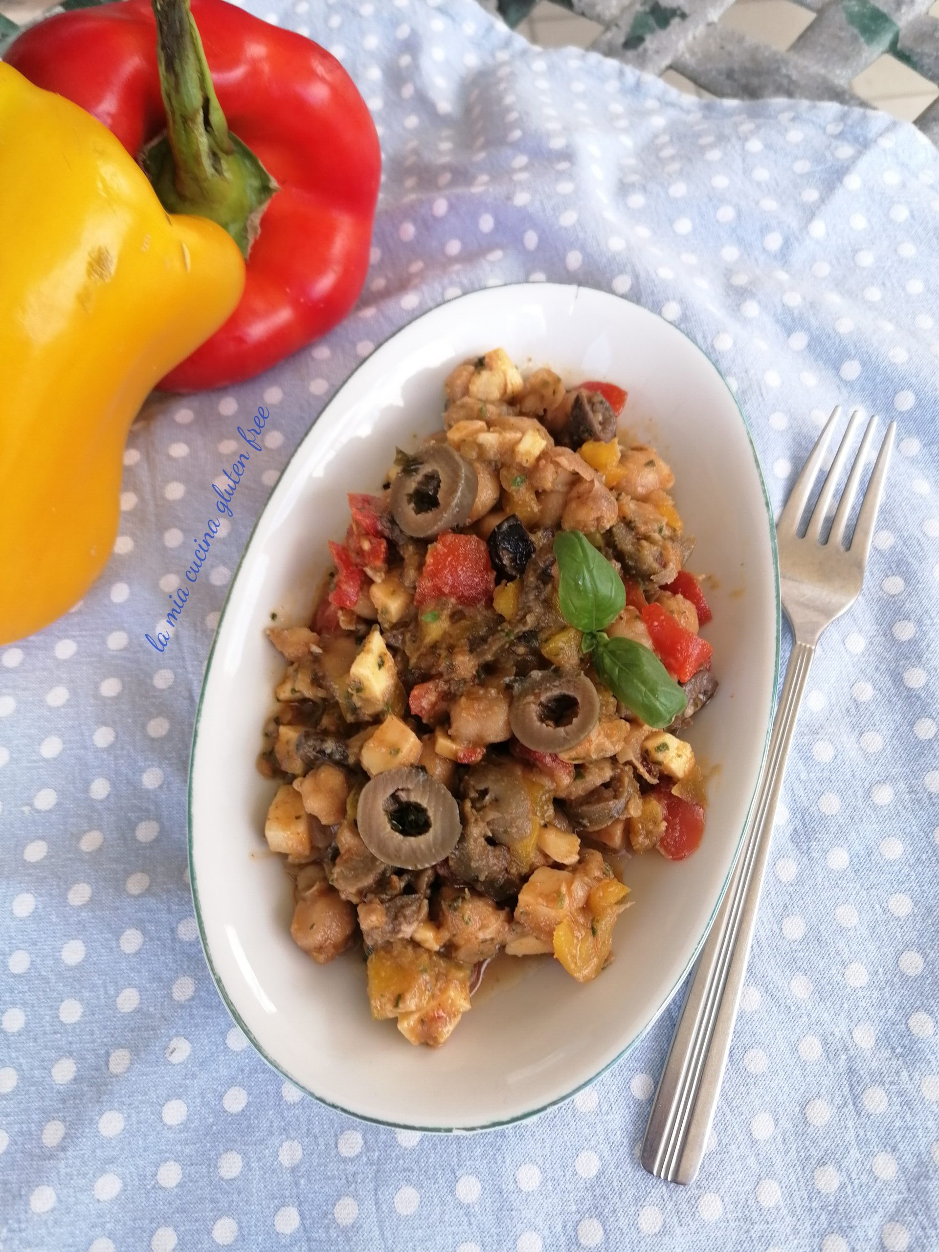 Insalata di ceci e peperoni con emulsione al basilico