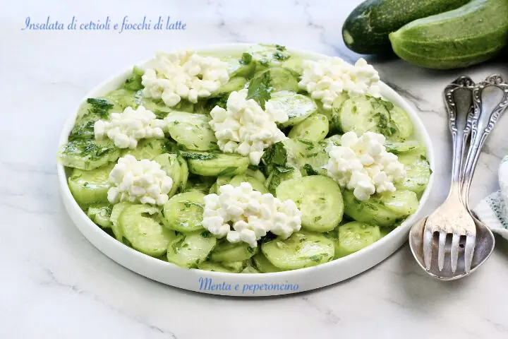 Insalata di cetrioli e fiocchi di latte