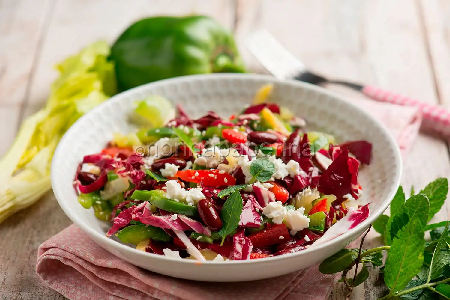 Insalata di fagioli con radicchio, un pasto completo