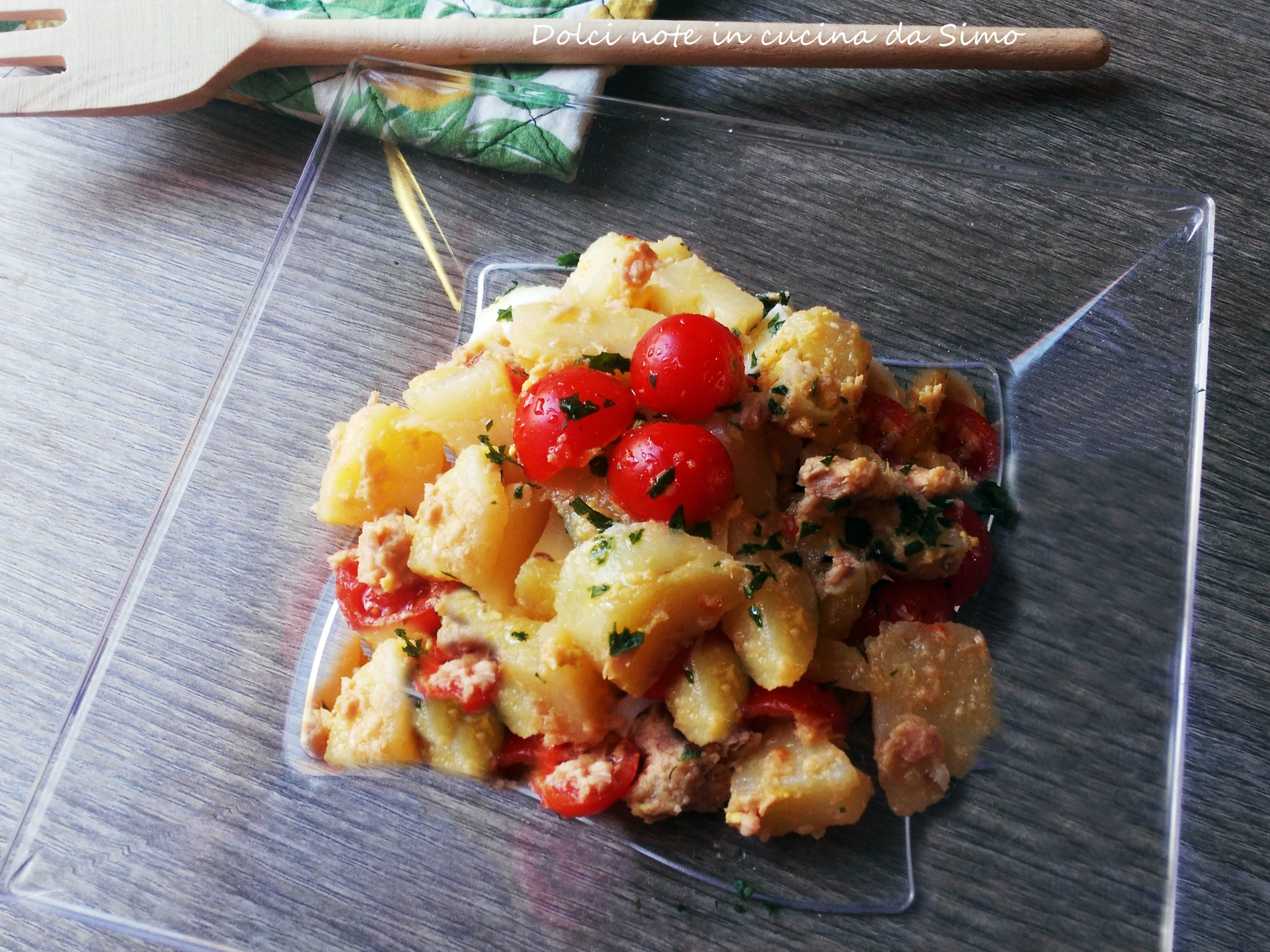 Insalata di patate e tonno