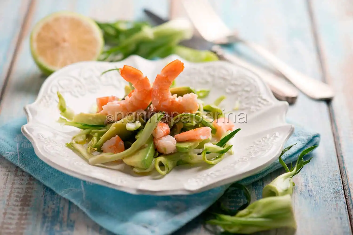 Insalata di puntarelle con avocado, un piatto leggero