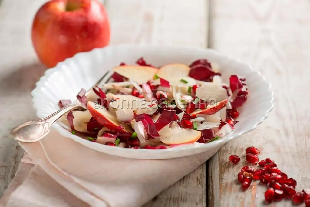 Insalata di radicchio e mela, il contorno perfetto
