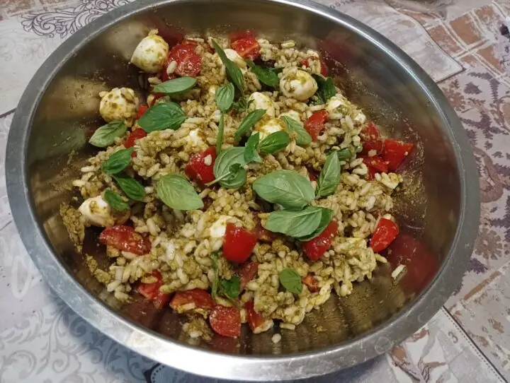 Insalata di riso al pesto