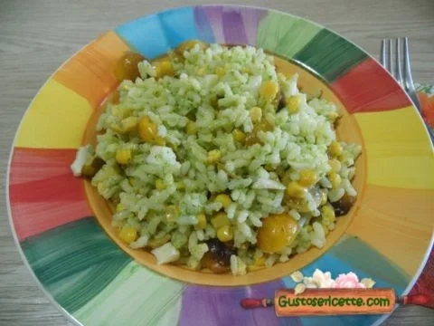 Insalata di riso mais e pesto