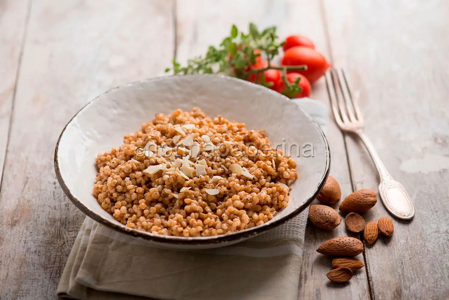 Insalata di sorgo e mandorle, un piatto tutta salute