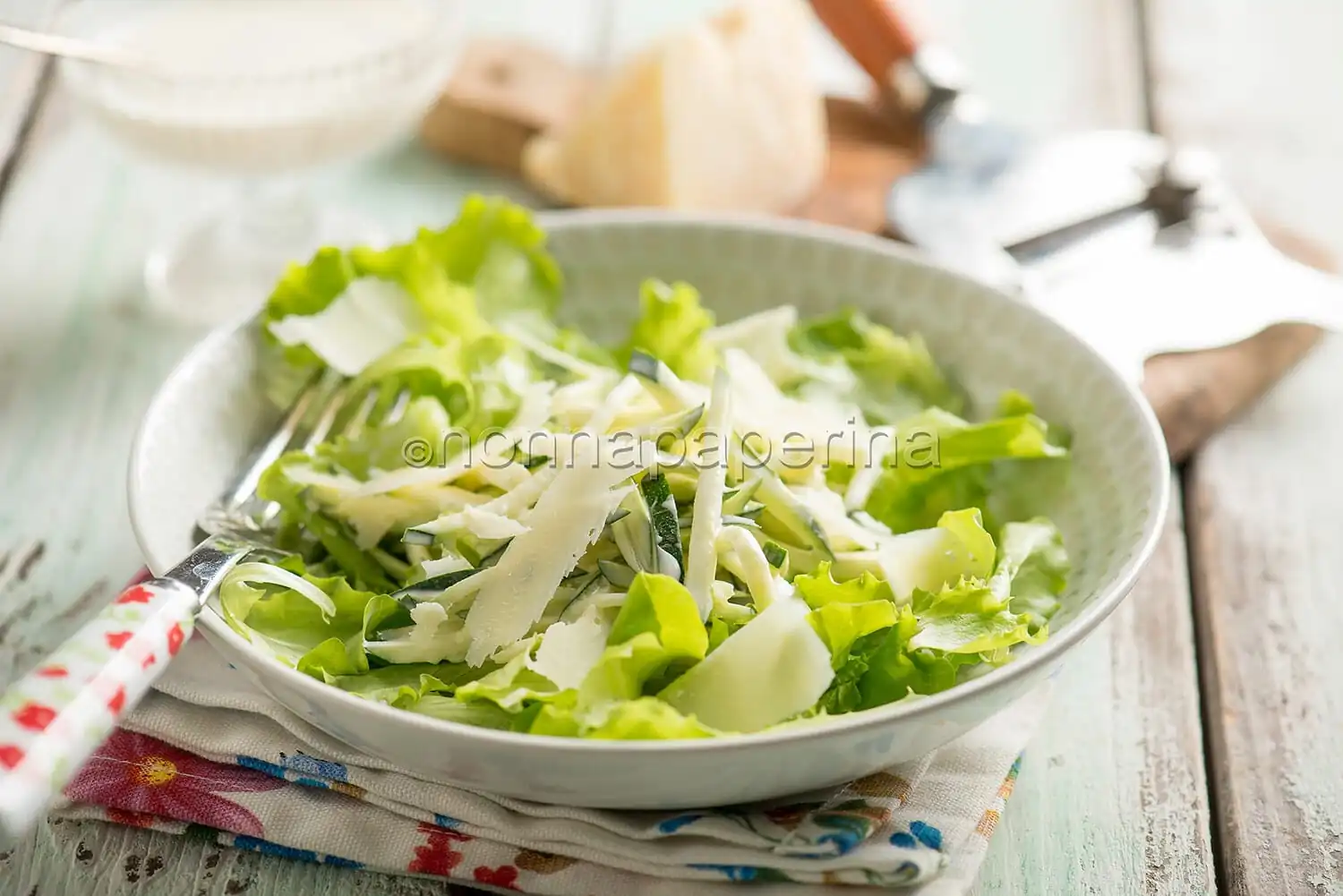 Insalata di zucchine crude, un’idea singolare e squisita