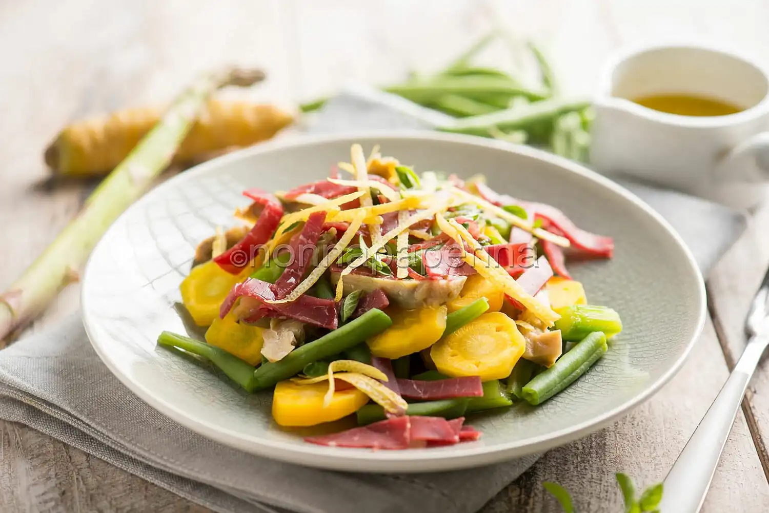 Insalata ricca con bresaola, molto più di un contorno