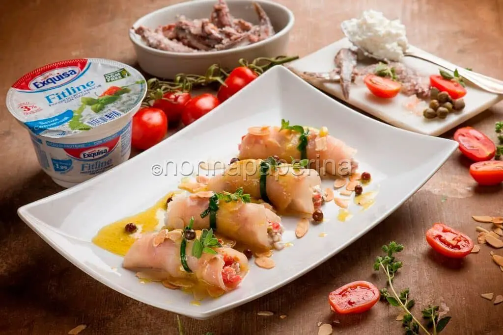 Involtini di pesce spada affumicato con fiocchi di latte e mandorle tostate