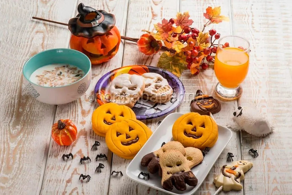 La colazione di Halloween: frollini decorati, succo e muesli!