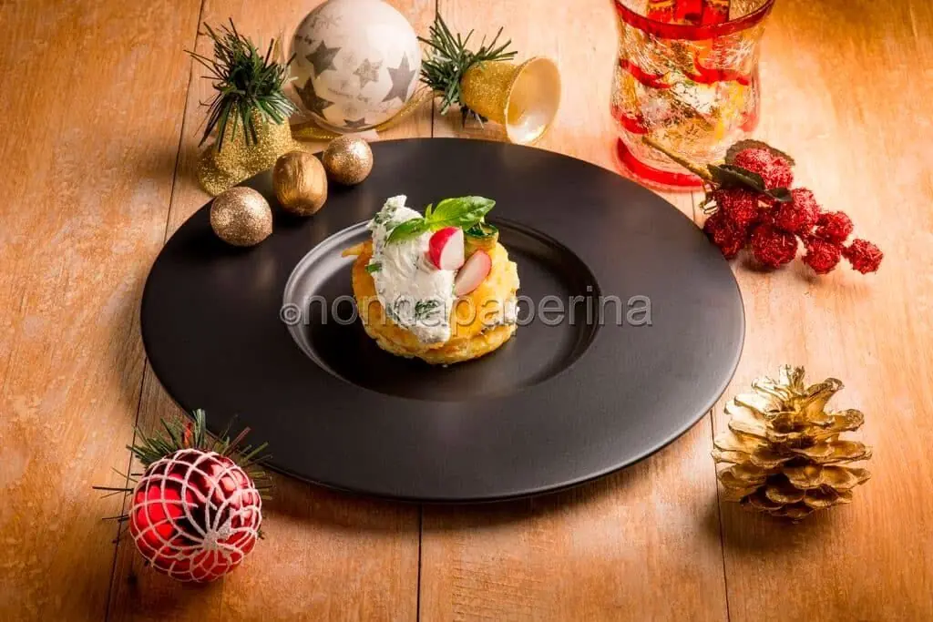 La millefoglie di patate con quenelle di ricotta e bietole