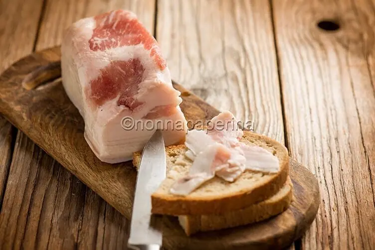 Lardo di Arnad, il lardo trasformato in insaccato nobile