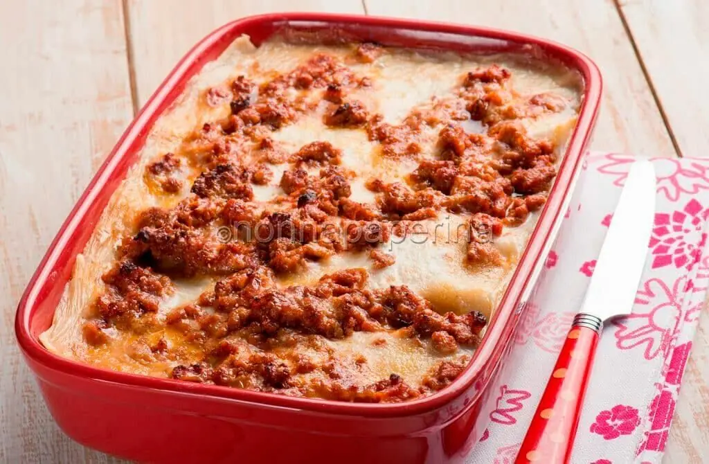 Lasagne con ragù, un omaggio alla tradizione culinaria italiana