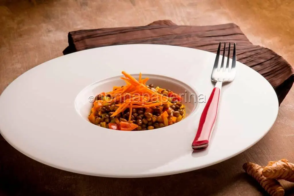 Le gustose lenticchie verdi mignon in guazzetto con curcuma