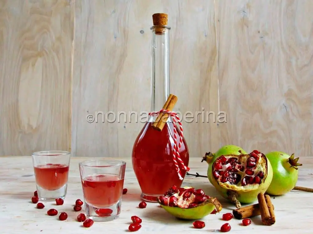 Liquore alla melagrana e cannella , un sorso di bontà