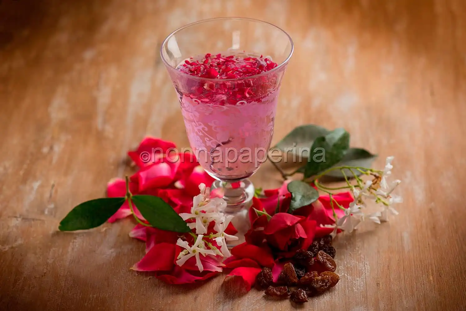 Liquore alle rose, insolito ma delicato e leggero