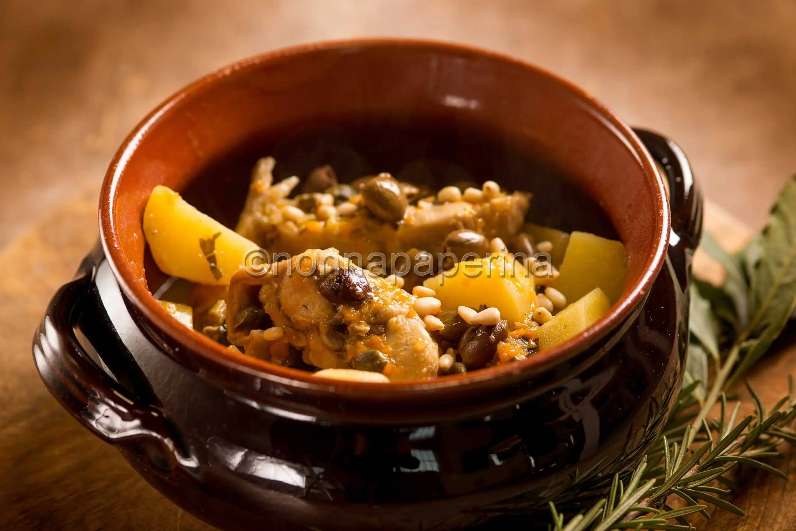 Lombata di coniglio con patate e olive, un secondo rustico