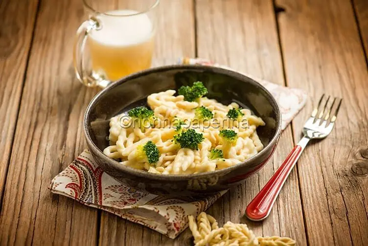 Lorighittas con pecorino e broccoletti, un primo rustico