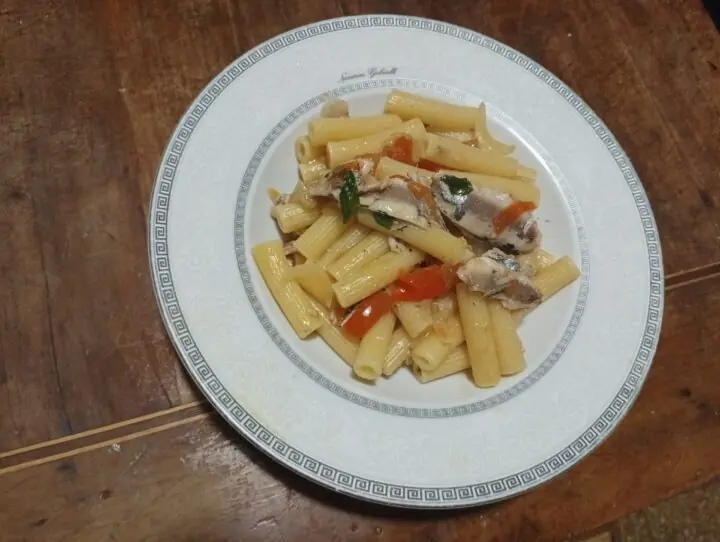 Maccheroncini alle sarde e pomodorini