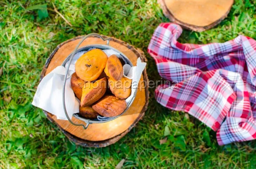 Madeleines con pomodori secchi, olive e timo, che merenda!