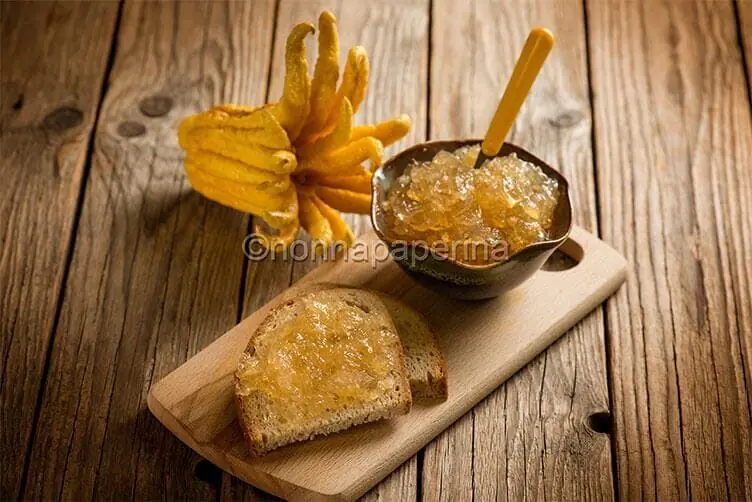 Marmellata senza zucchero con mano di Buddha, un tocco dolce
