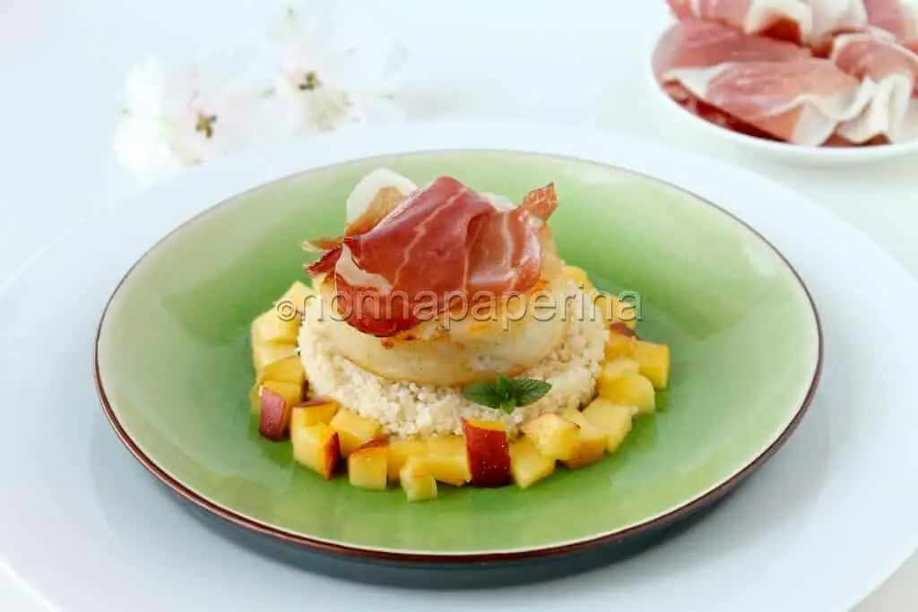 Medaglione di nasello con prosciutto crudo su cous cous profumato al lime