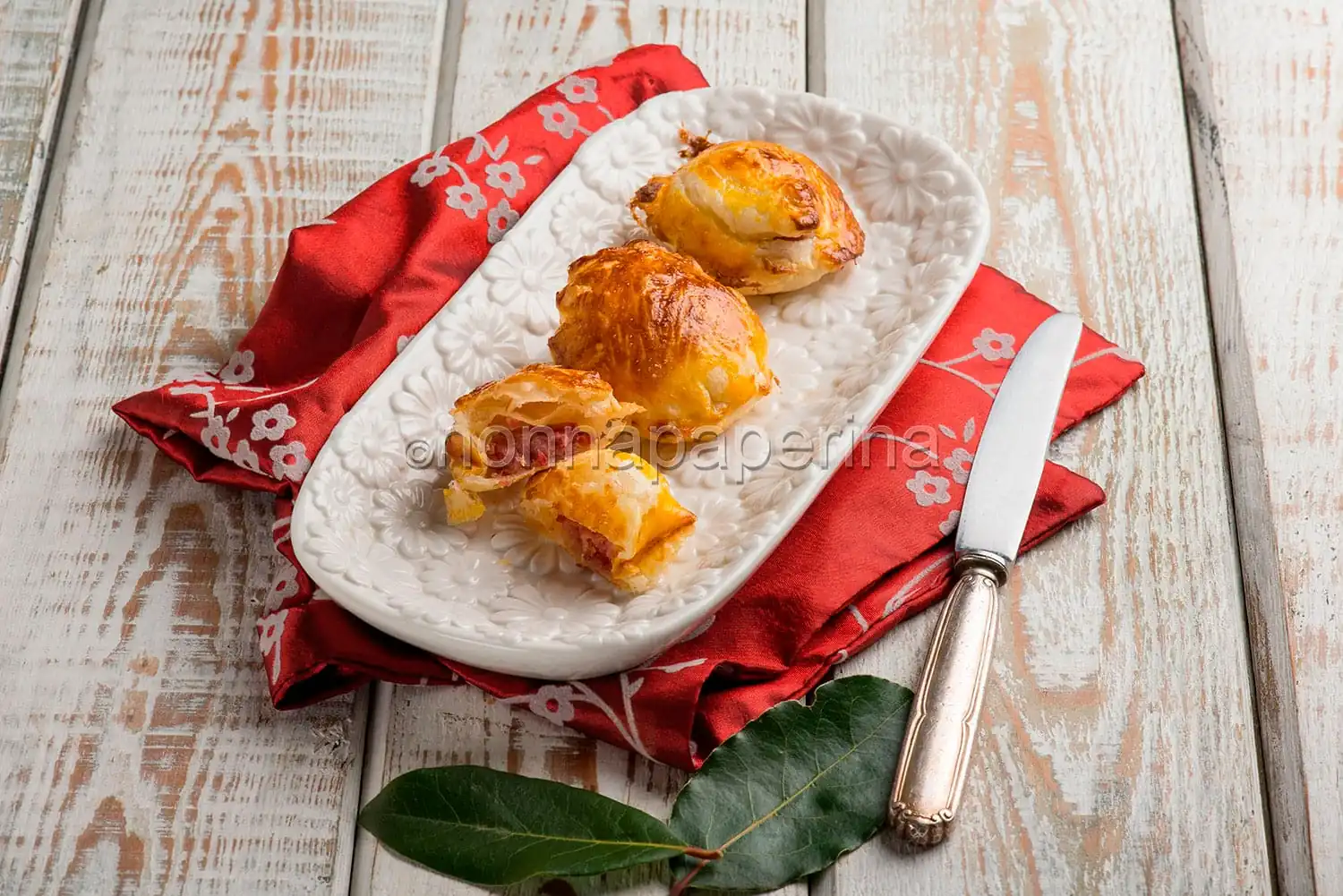 Medaglioni di sfoglia e cotechino, bocconcino gustoso
