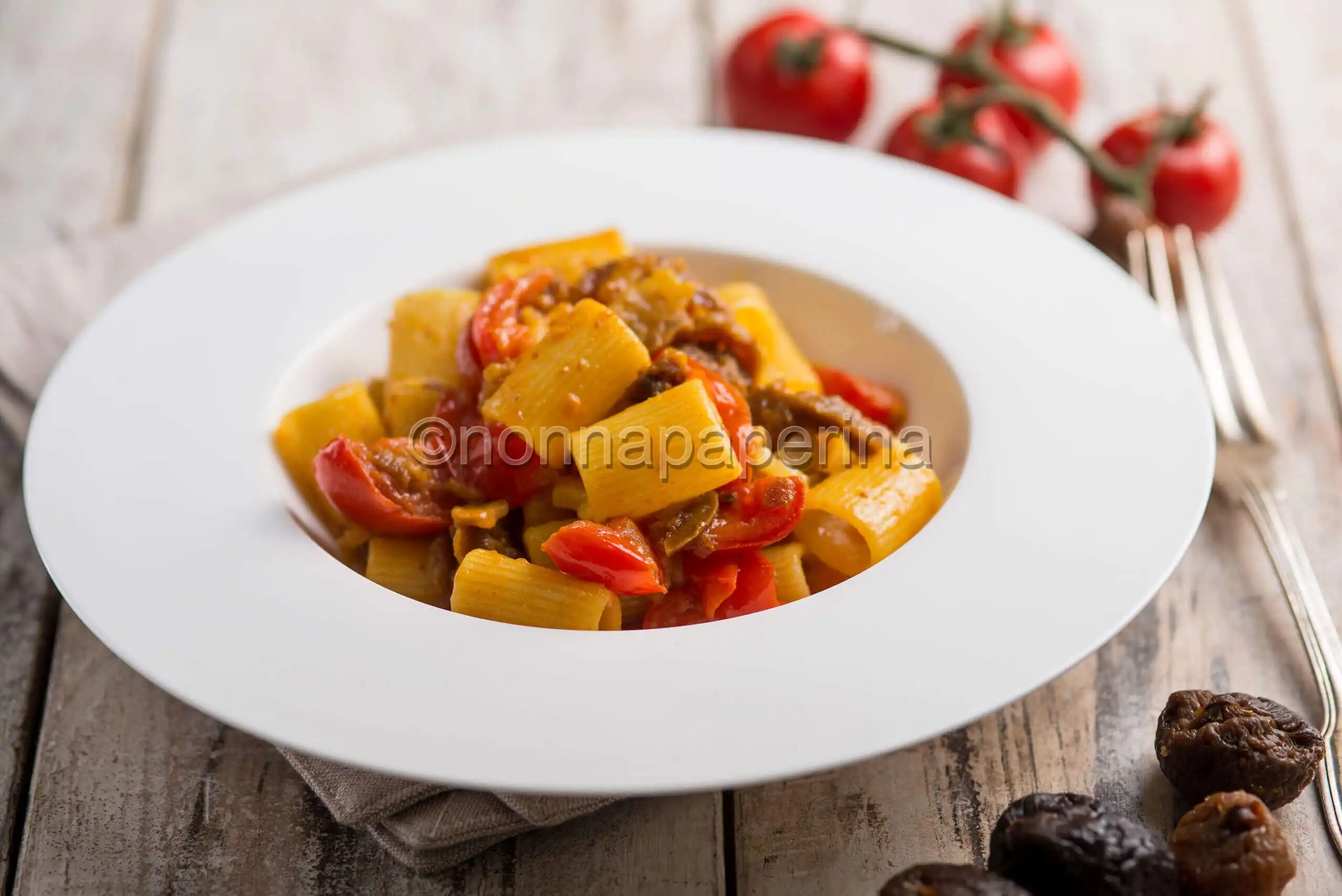 Mezze maniche con lardo e fichi secchi, un primo abbondante
