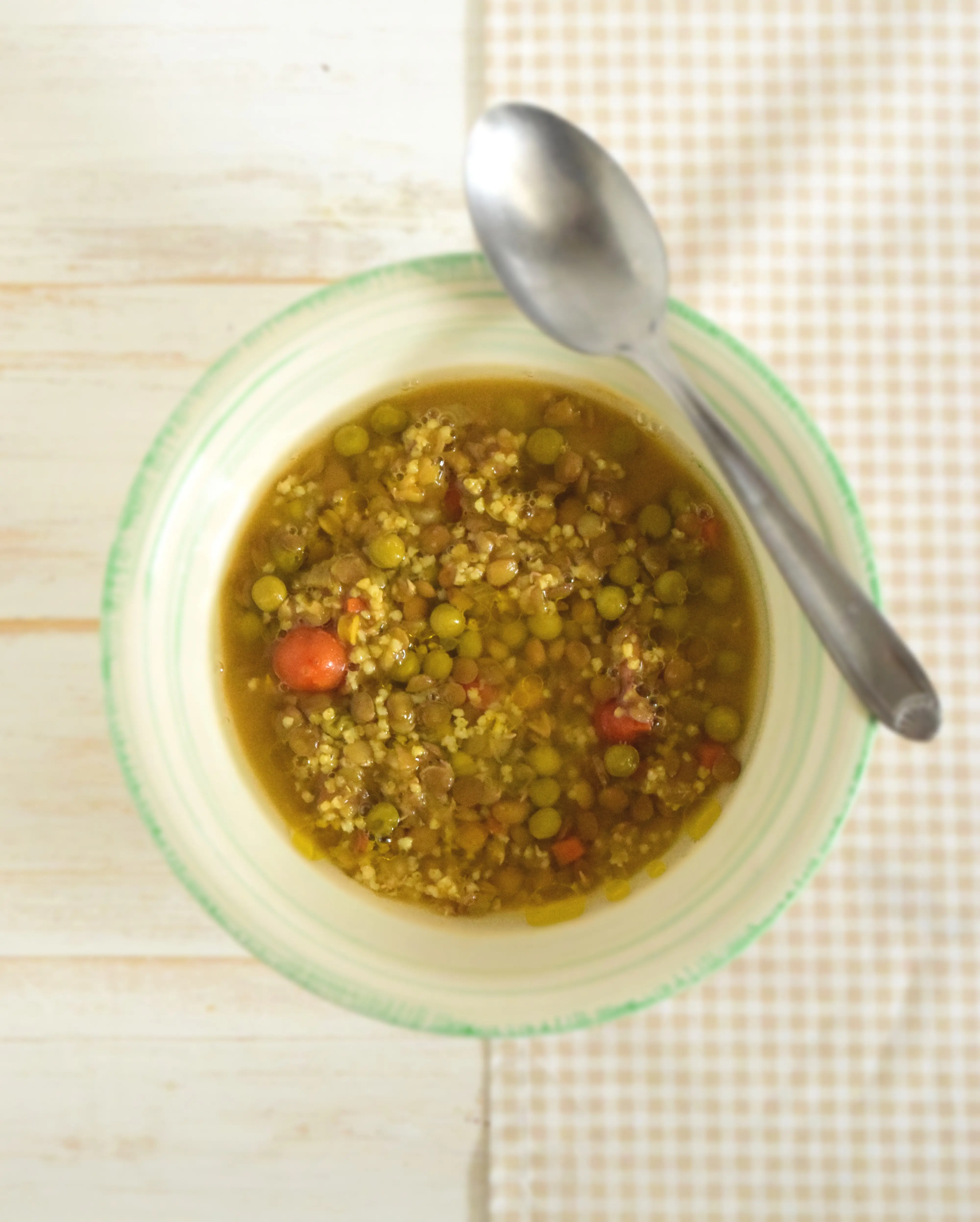 Minestra di piselli, lenticchie e miglio