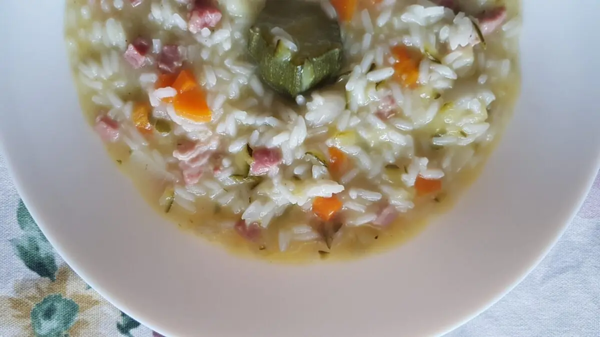 Minestra di riso, zucchine e tacchino