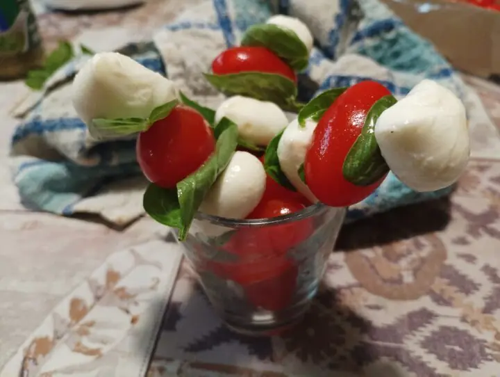 Mini spiedini alla caprese