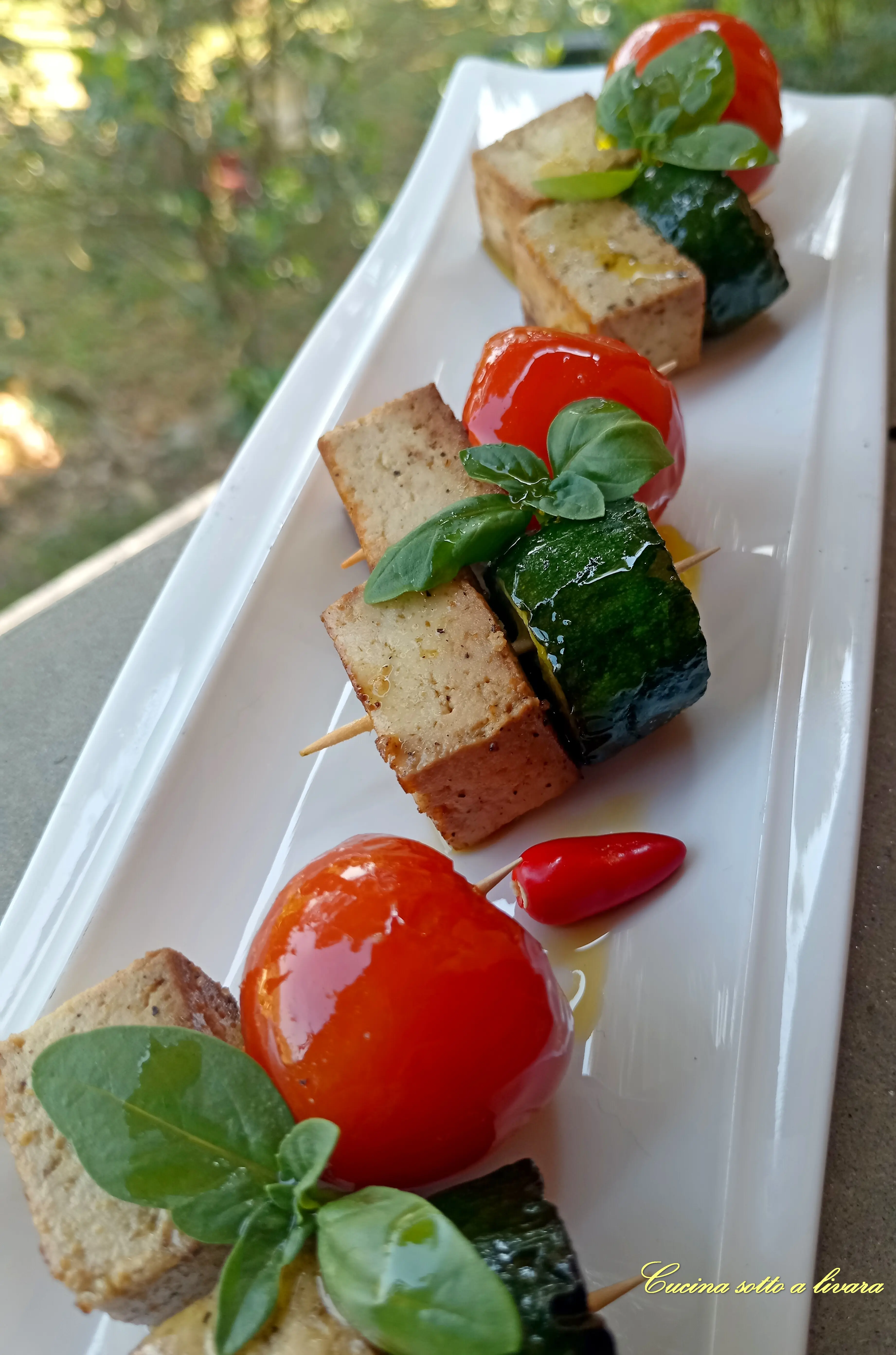 Mini spiedini di tofu e verdure