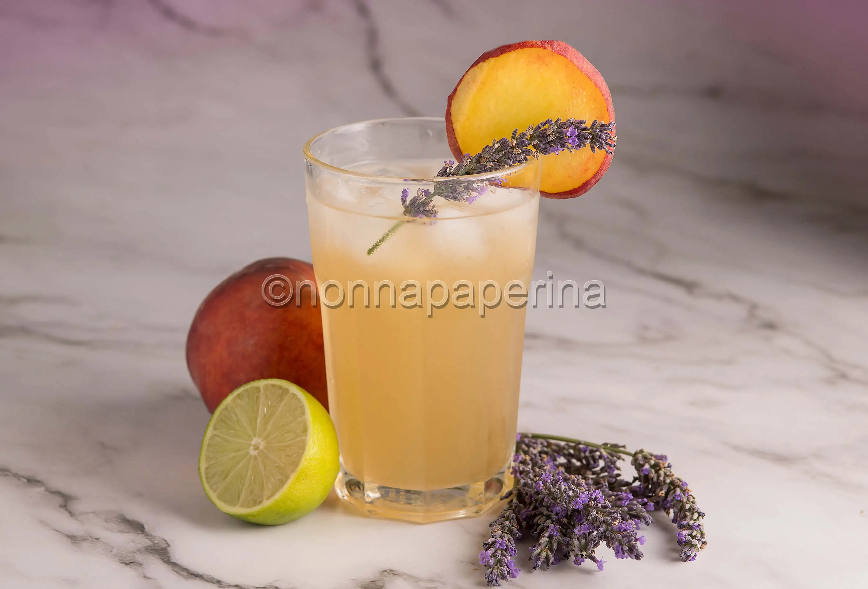 Mocktail alla lavanda: un cocktail analcolico leggero