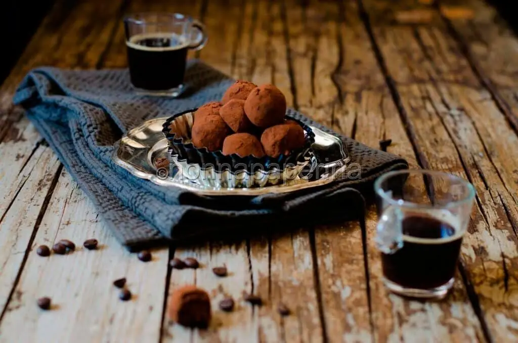 Palline al caffè ricoperte di cioccolato