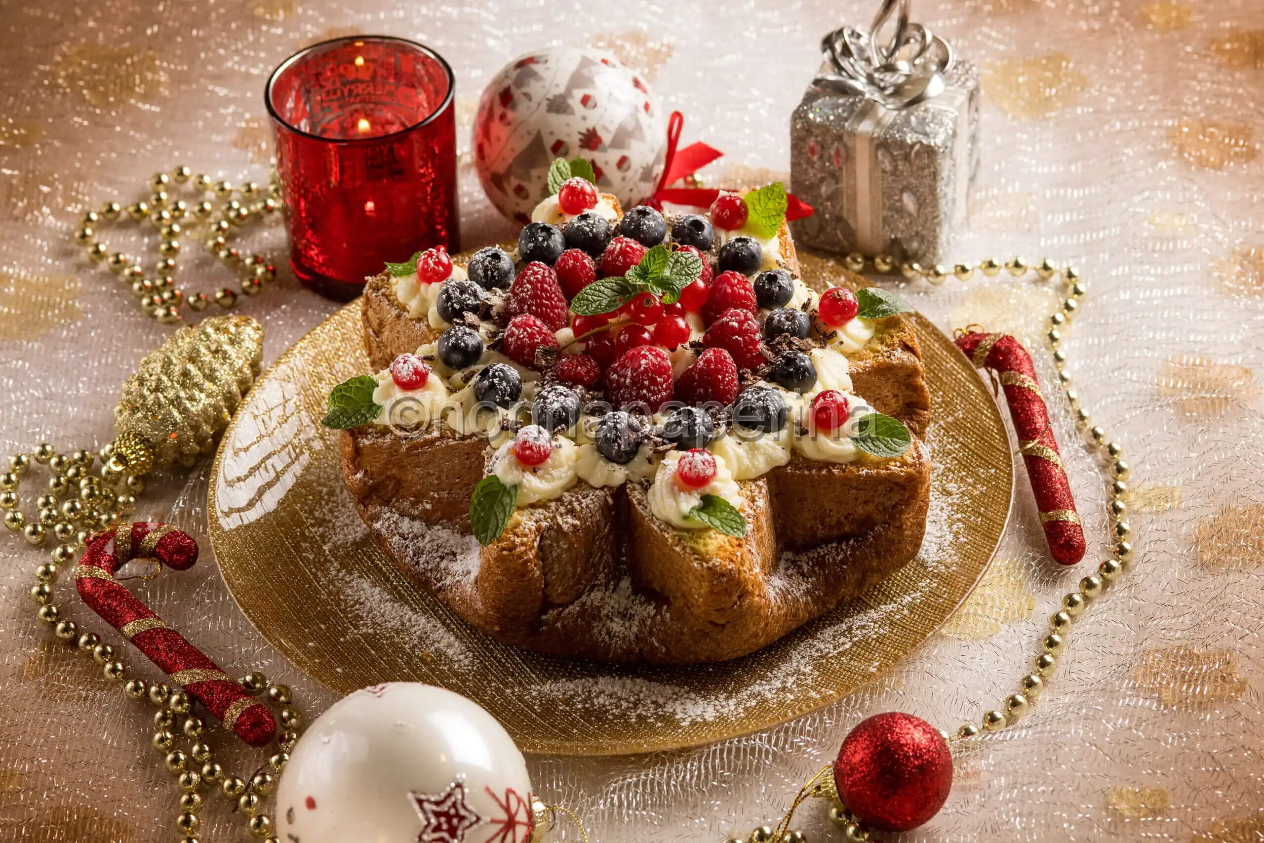 Pandoro a stella farcito, un dolce delizioso per Natale