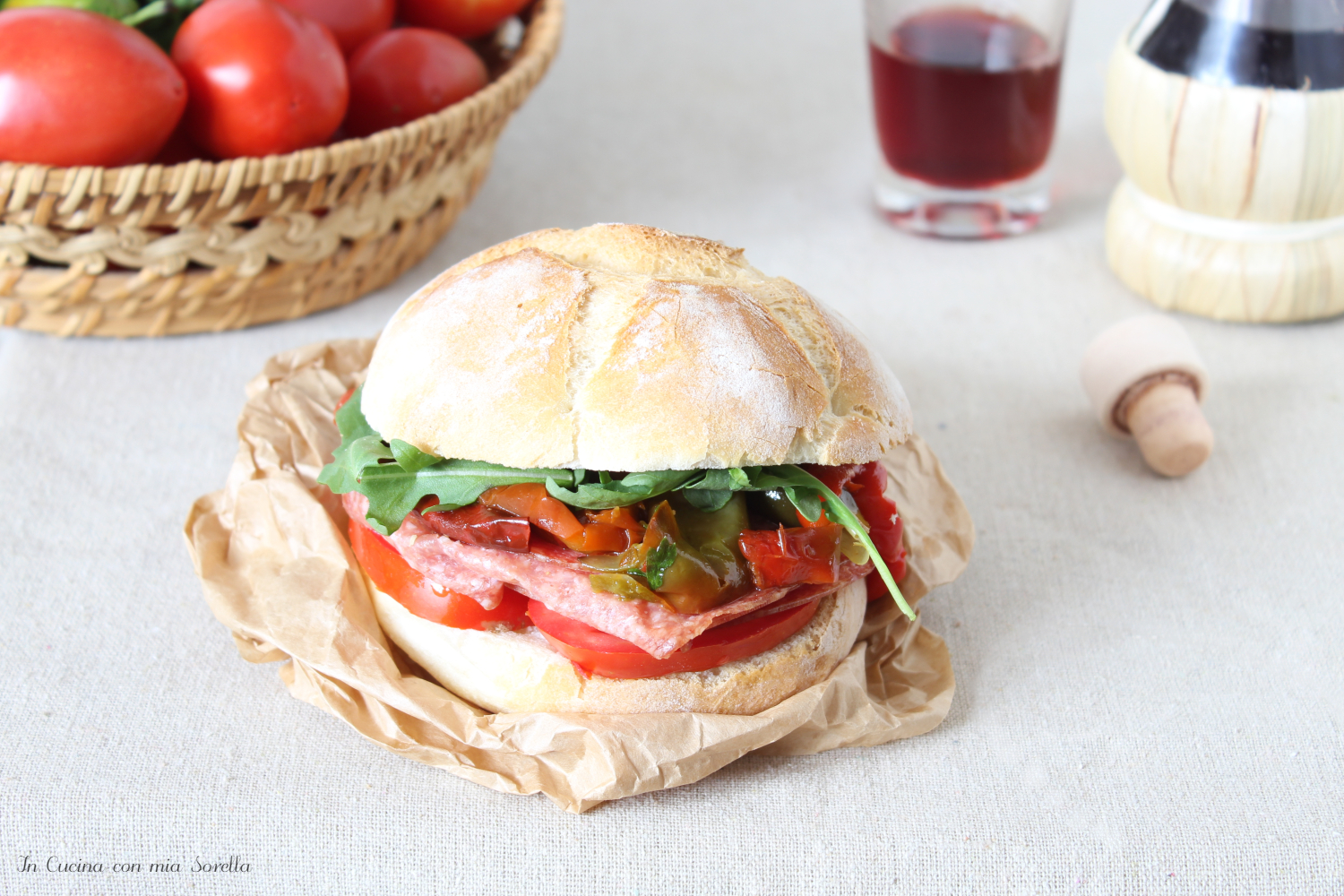 Panino al salame e peperoni
