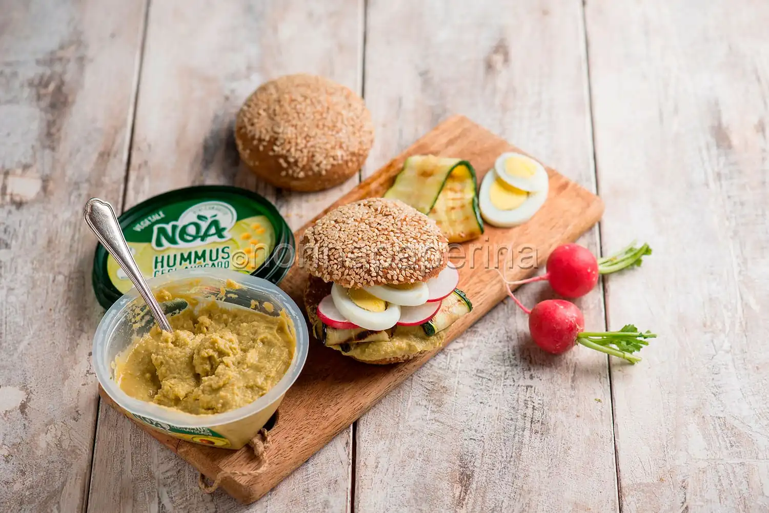 Panino con hummus di ceci e avocado, un break unico!