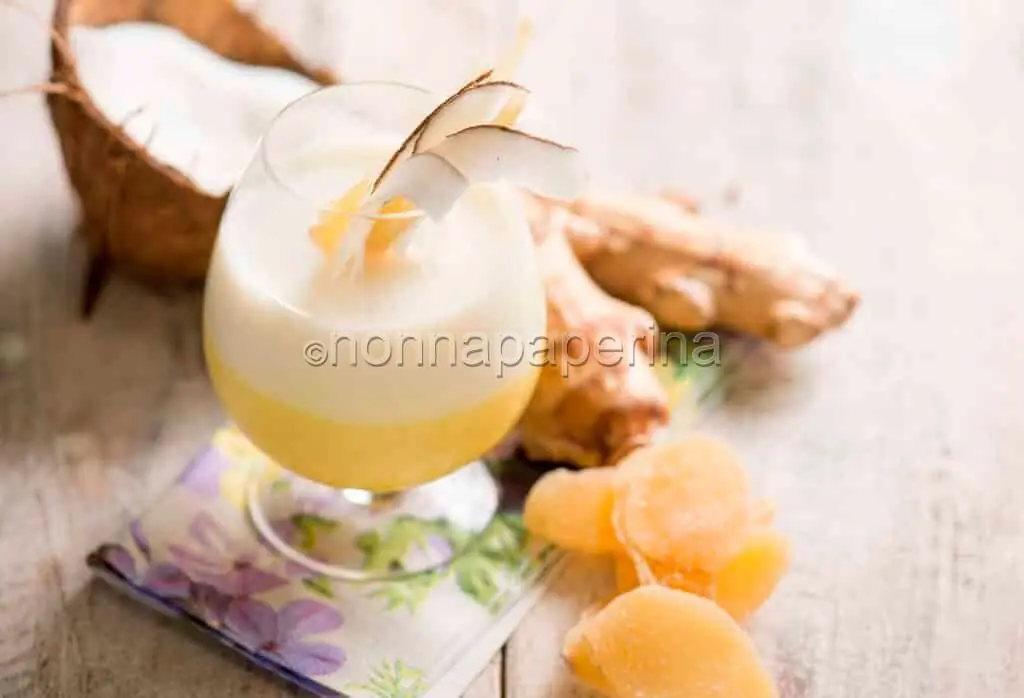 Panna cotta al cocco con curcuma e zenzero candito