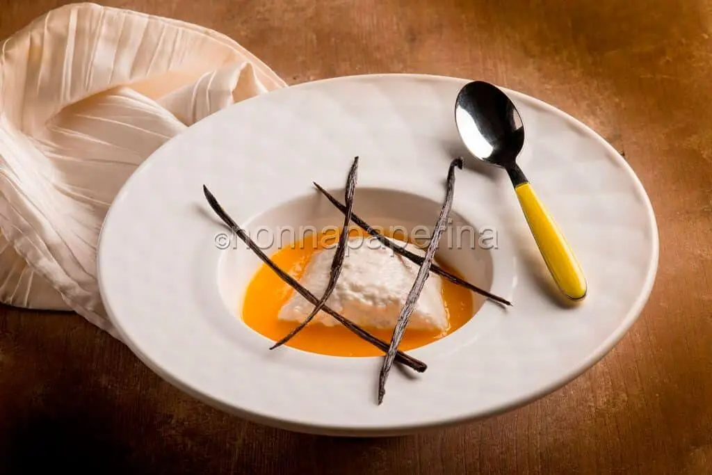 Panna vegetale allo zenzero con crema di pesche